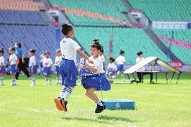 有时他让我滚开，自己布置战术，雷迪克赛后暗示41岁老詹的霸道